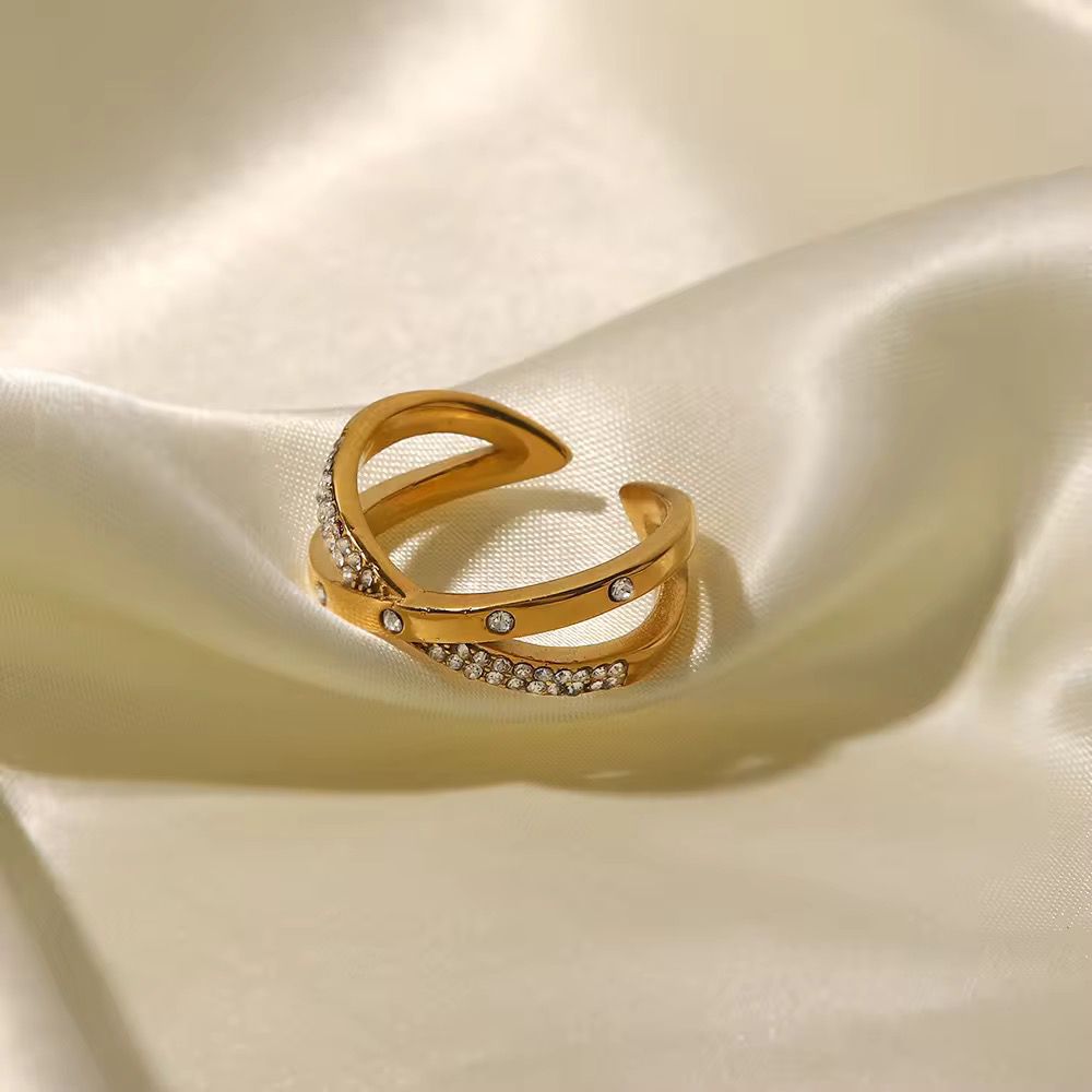Crossover Ring
