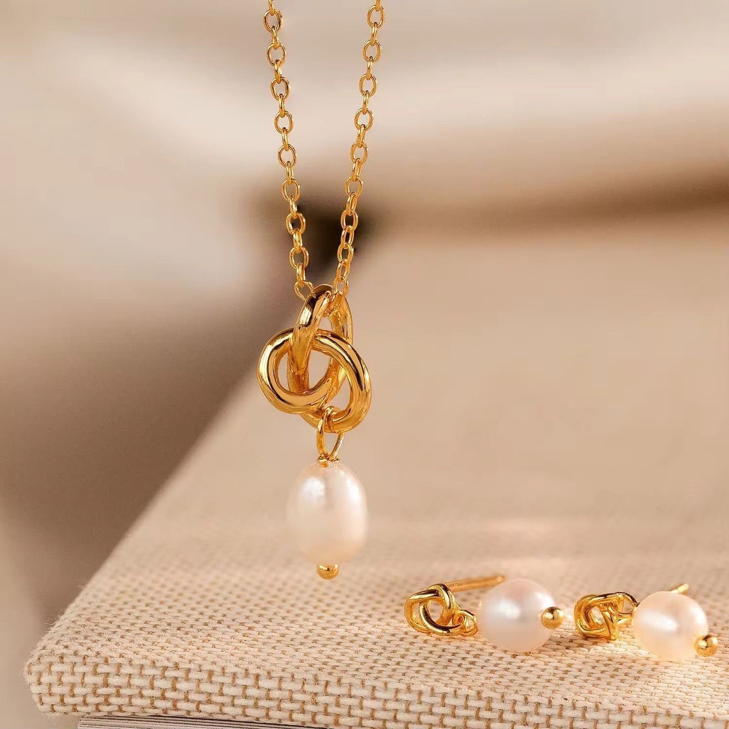Elysian Knot Necklace