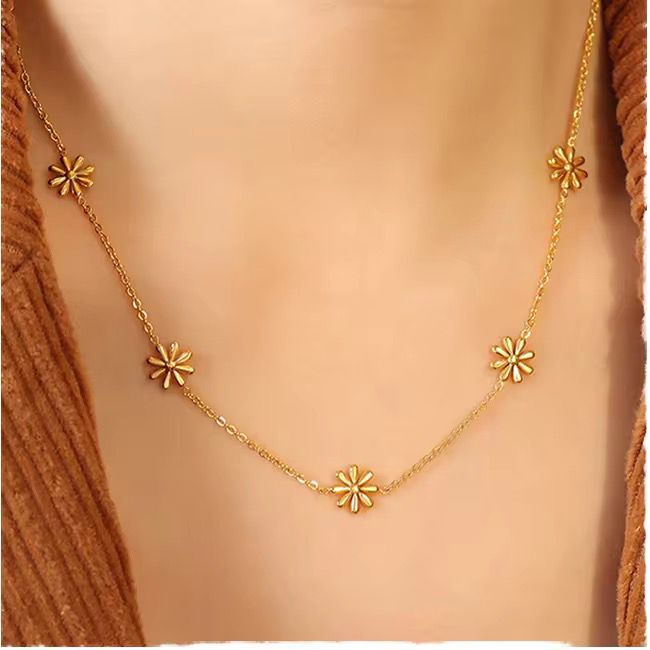 Daisy Flower Necklace