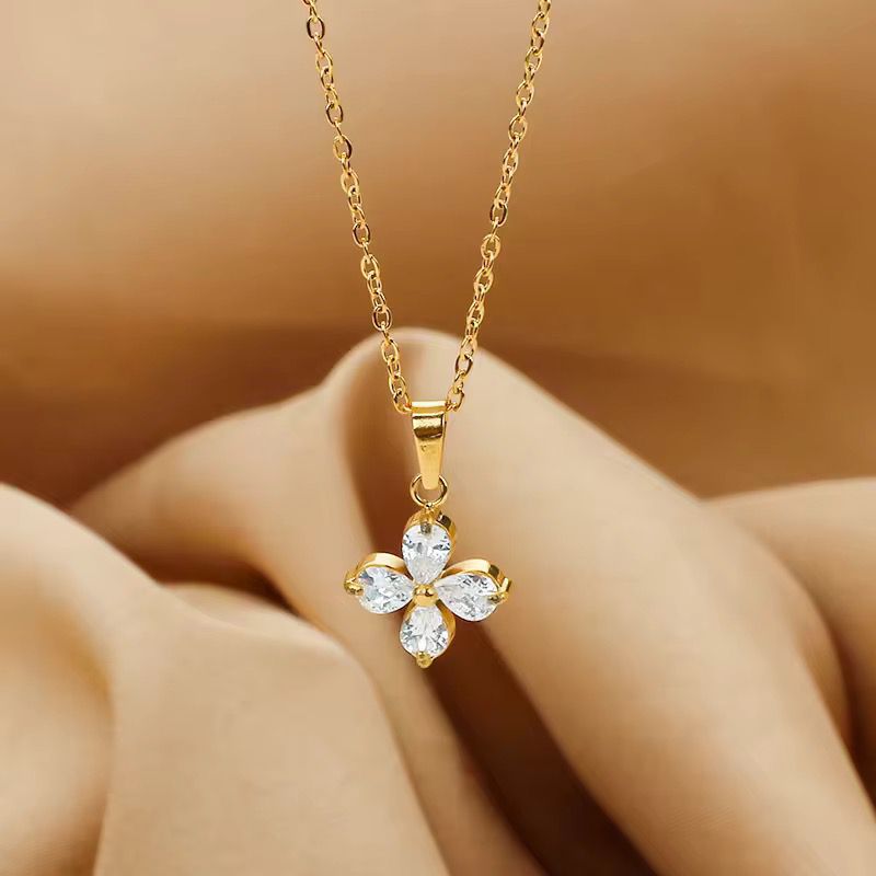 Flower Pendent Necklace