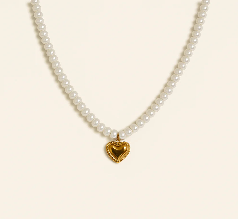 Classic pearls, heartfelt charm Necklace