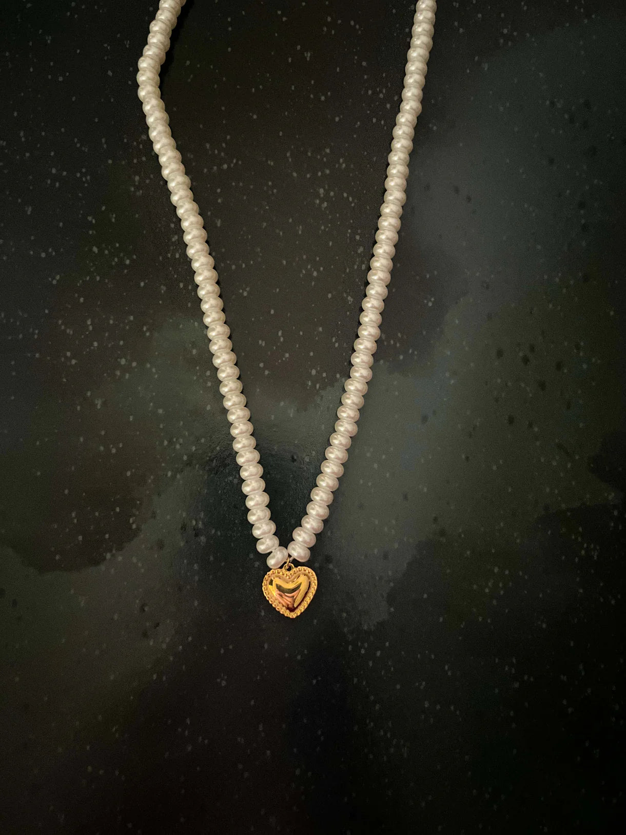 Classic pearls, heartfelt charm Necklace