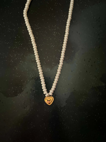 Classic pearls, heartfelt charm Necklace