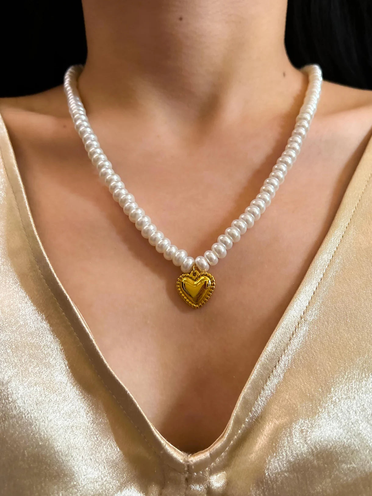 Classic pearls, heartfelt charm Necklace